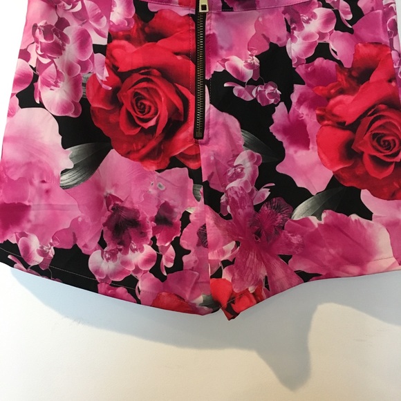 Shorts - Picture 4 of 5